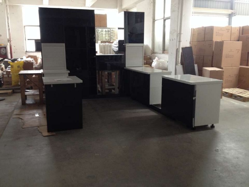 Lacquering  kitchen furnitures 