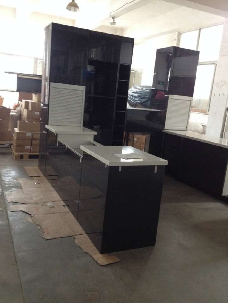 Lacquering  kitchen furnitures 