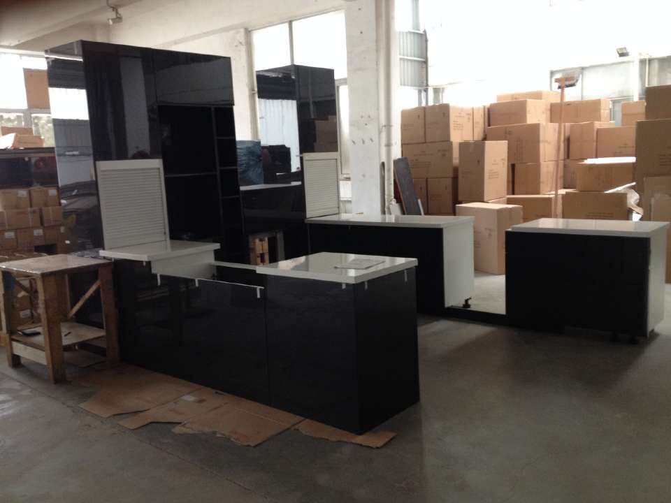 Lacquering  kitchen furnitures 